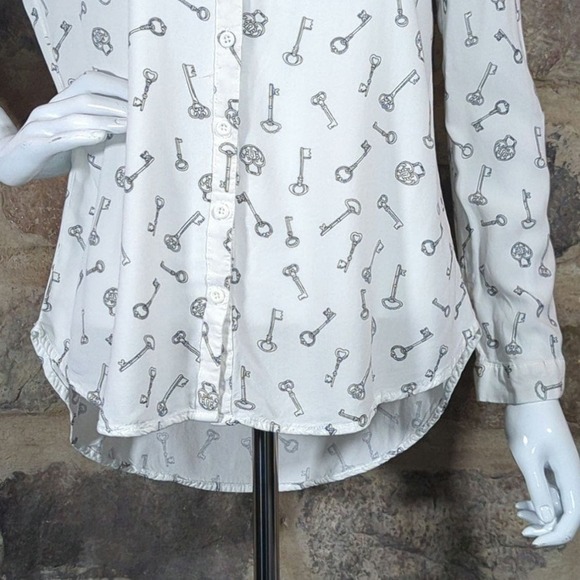 Per Se Blouse Key Print White Black Long Roll Sleeve Button Woman's‎ Size Medium - Picture 5 of 11